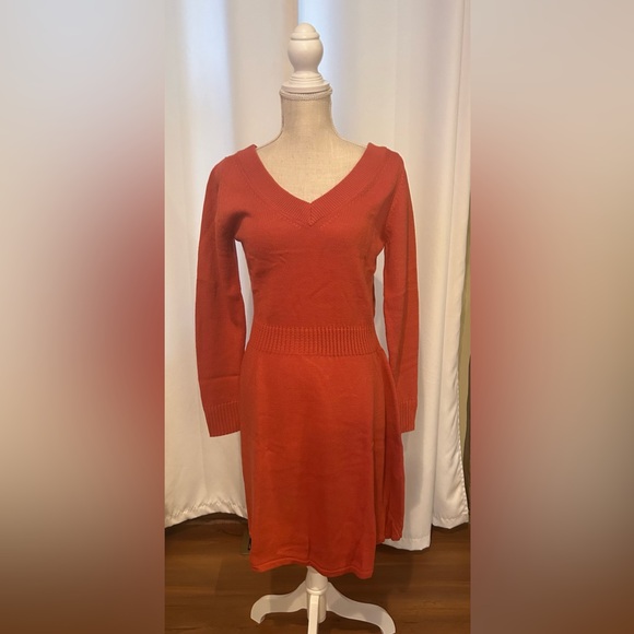VENUS Dresses & Skirts - Venus Burnt Orange V-Neck Mini Sweater Dress Size Medium NWOT🔥